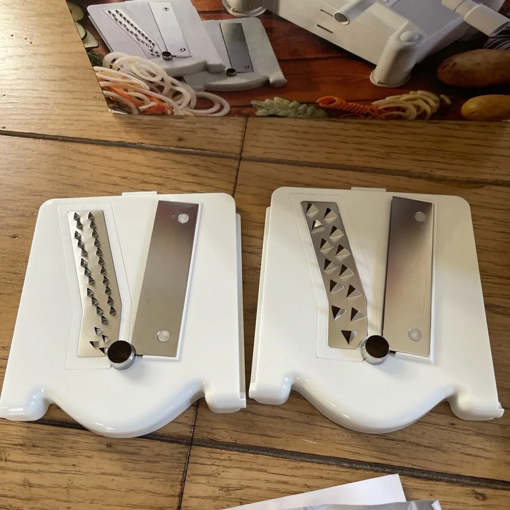 Spiral Vegetable Slicer Cutter Shreds by Paderno World cuisine